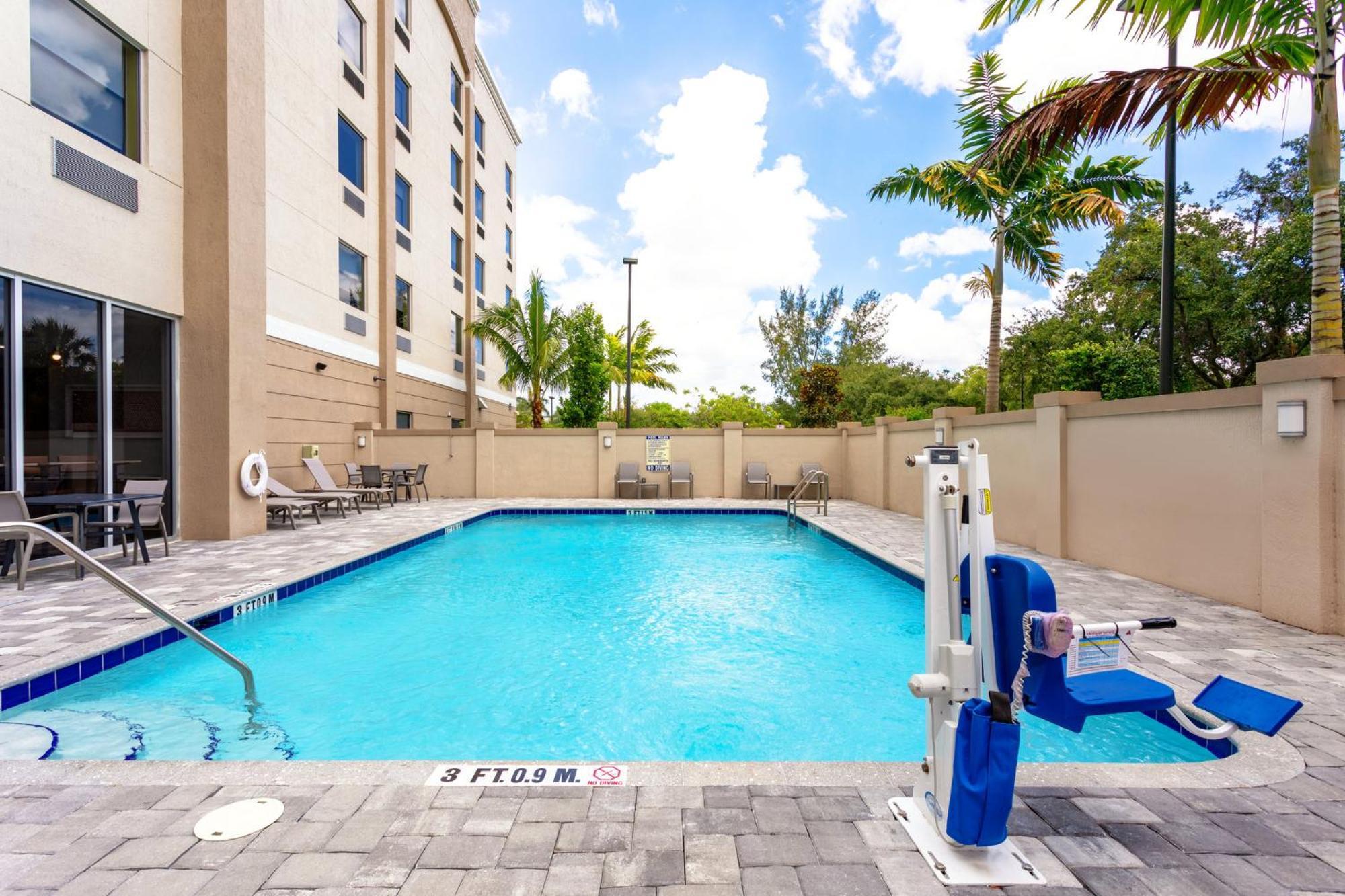 Holiday Inn Express & Suites - Miramar By Ihg Екстер'єр фото